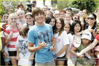 zac a fanynky.jpg